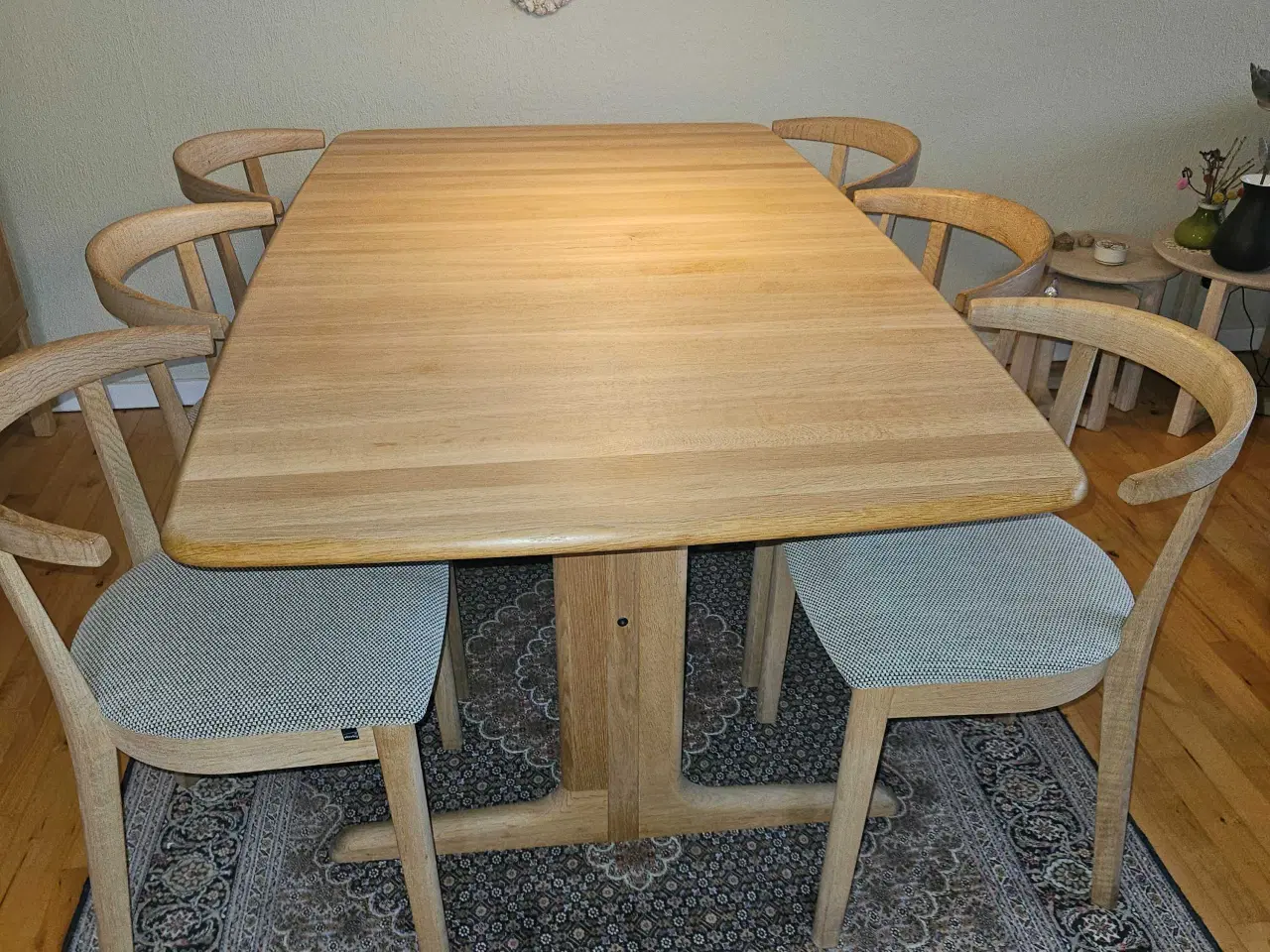 Billede 1 - Skovby spisebord med stole