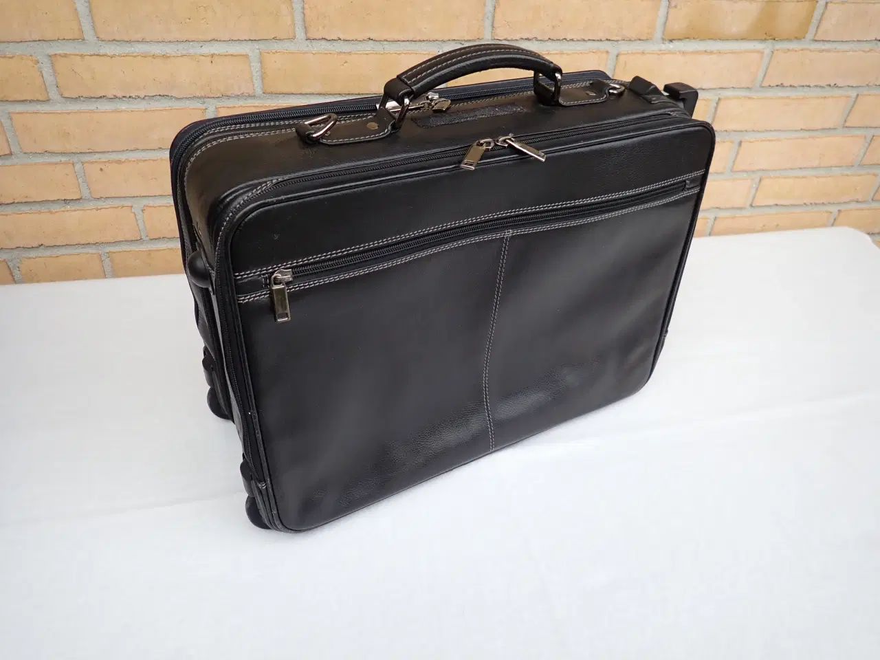 Billede 1 - Italiensk Vera Pelle rejsetaske med 2 hjul