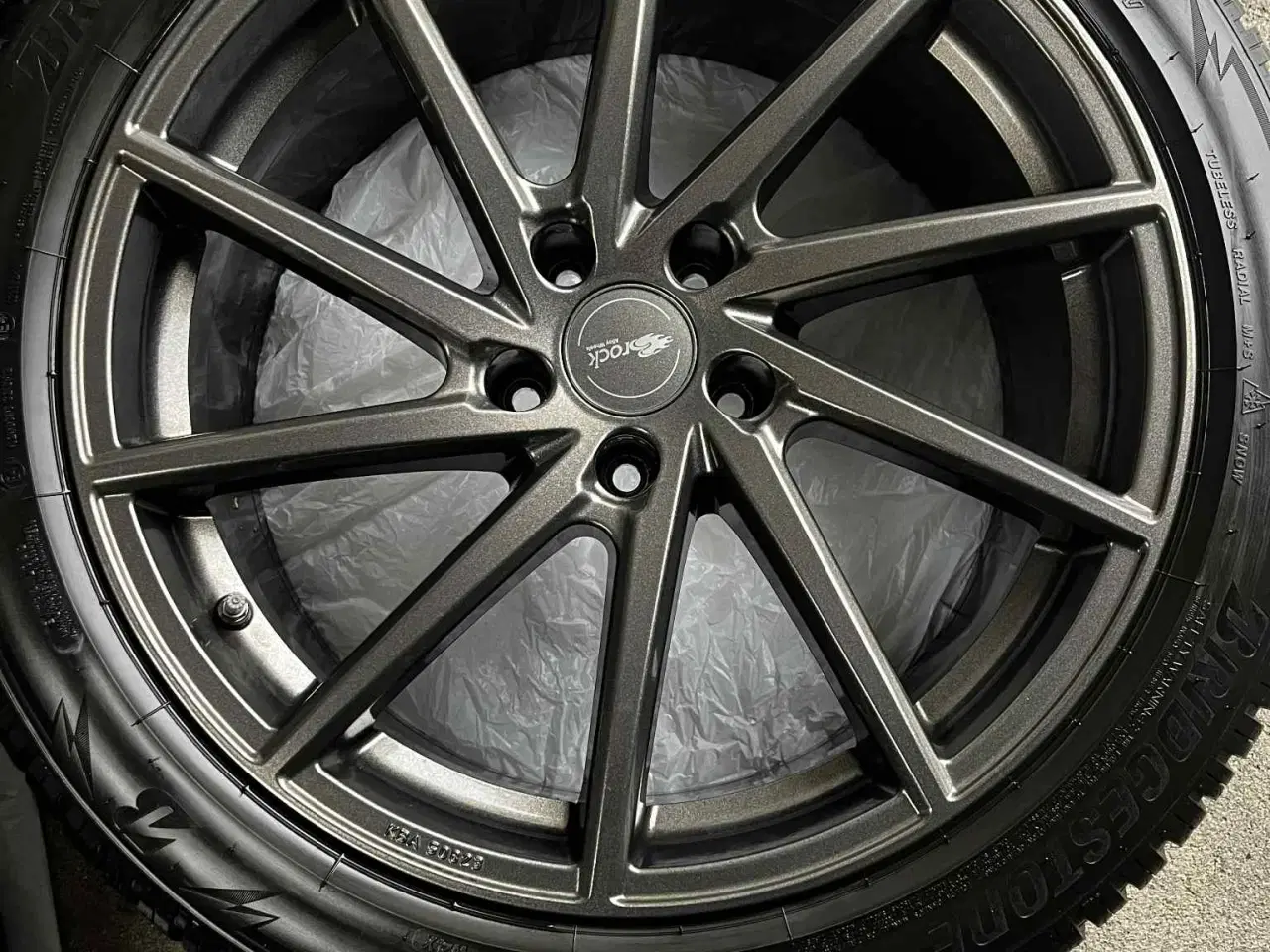 Billede 3 - Bridgestone dæk 275/40x20 med Brocks fælge.