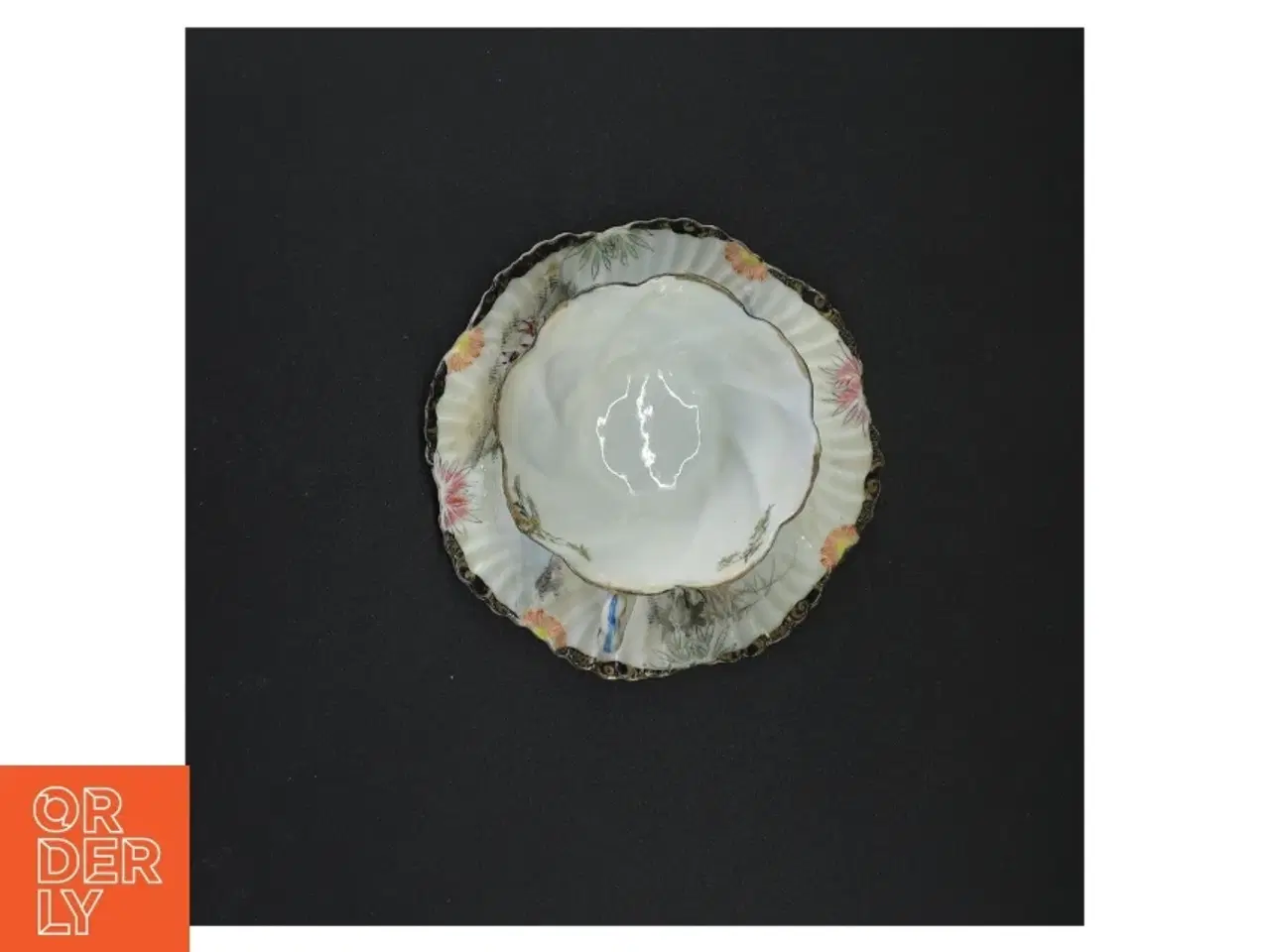 Billede 3 - Dekoreret porcelænskop med tilhørende underkop og sidetallerken (str. 14 x 6 cm)