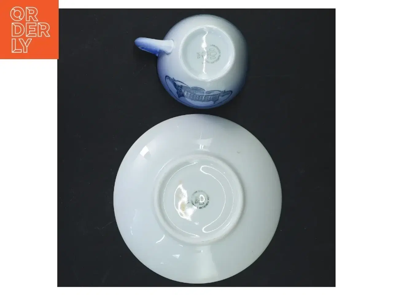 Billede 3 - Tekop-sæt med motiver af danske slotte fra Royal Copenhagen (str. 13,5 ø cm og. 7,5 ø x 6 cm)