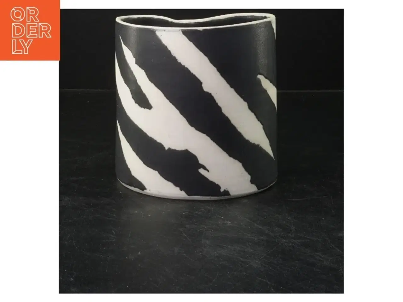 Billede 1 - Sort og hvidt vase (str. 14x14x9 cm)