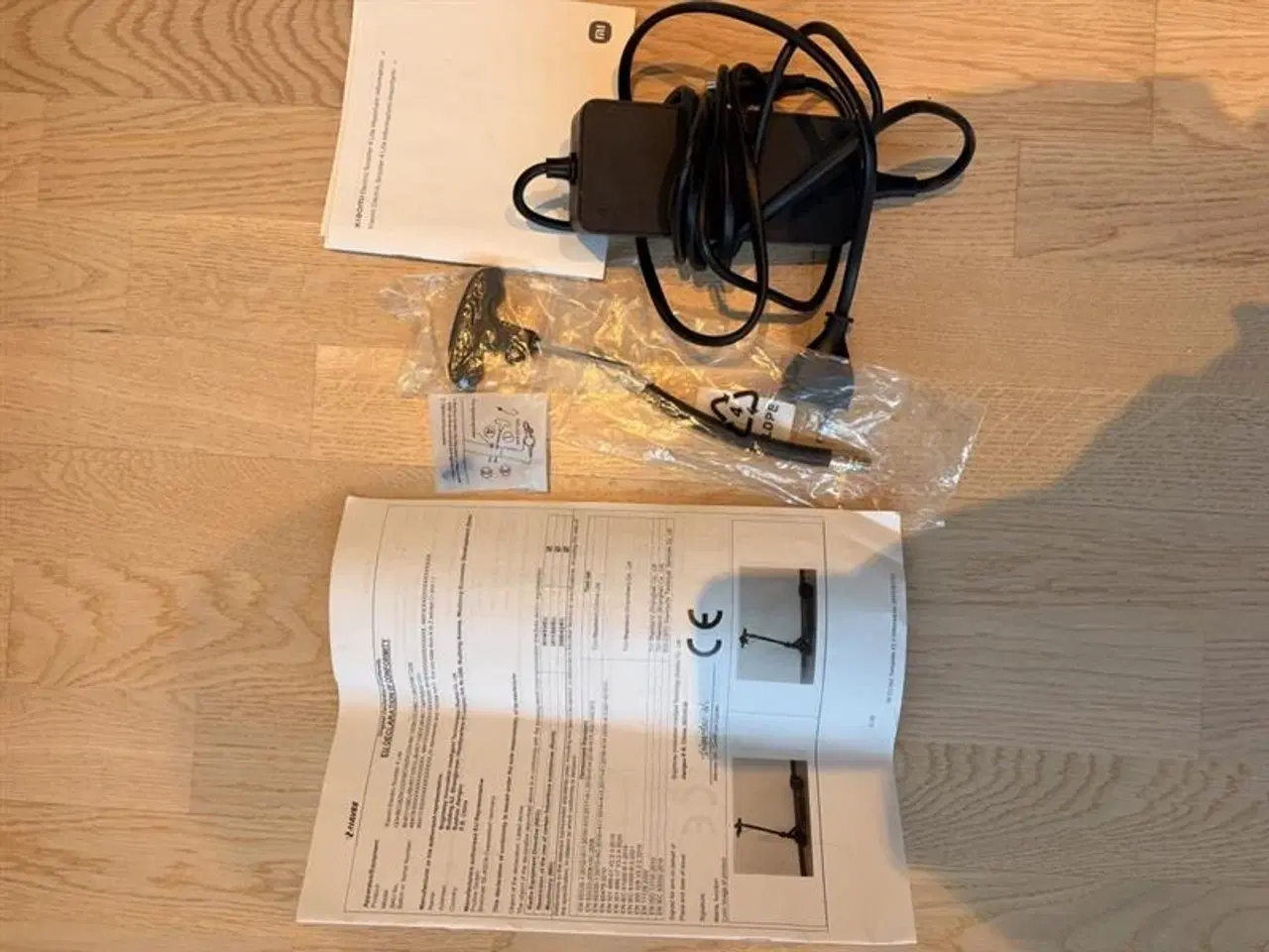 Billede 3 - Xiaomi Electric Scooter 4 Lite til salg, inkl. hel