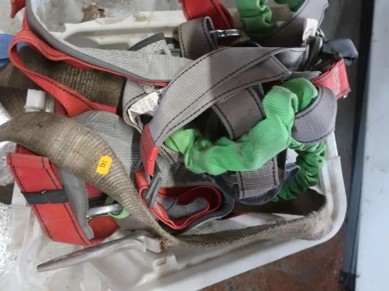 Billede 2 - Kasse med div. Faldsikringsudstyr