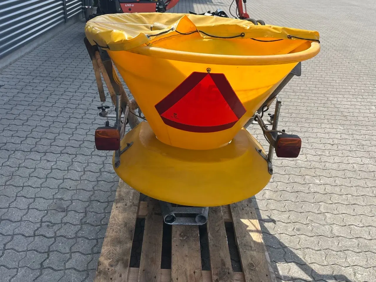 Billede 7 - Jar-Met n020 Saltspreder til lille traktor