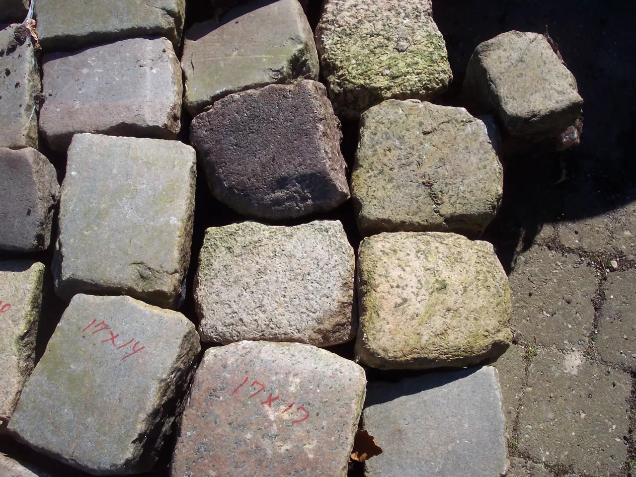 Billede 4 - Granit brosten med slidte overfjade ca. 55 stk 