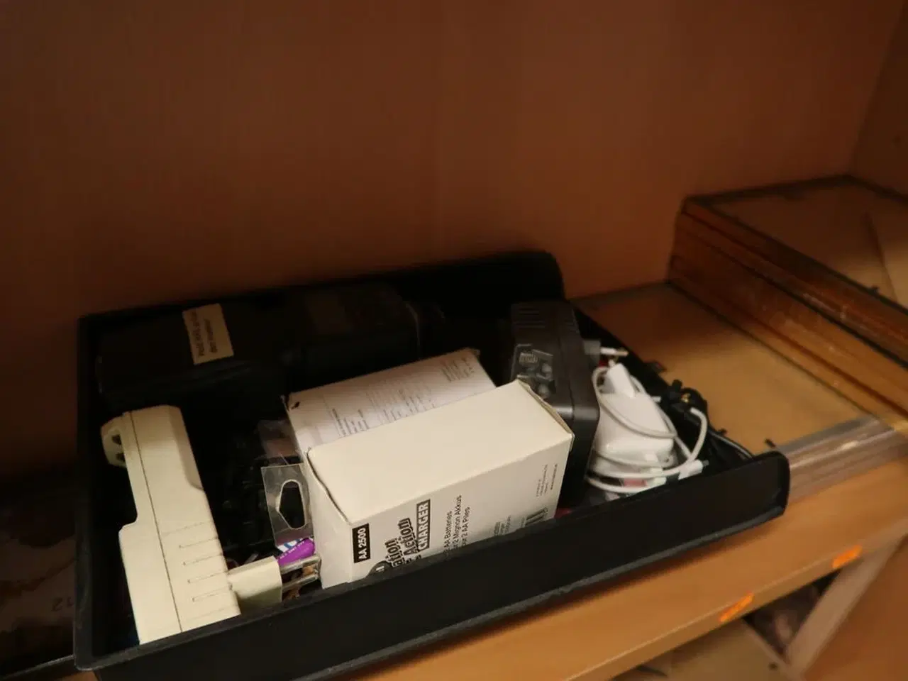 Billede 5 - Reol med div. Rammer m.m.