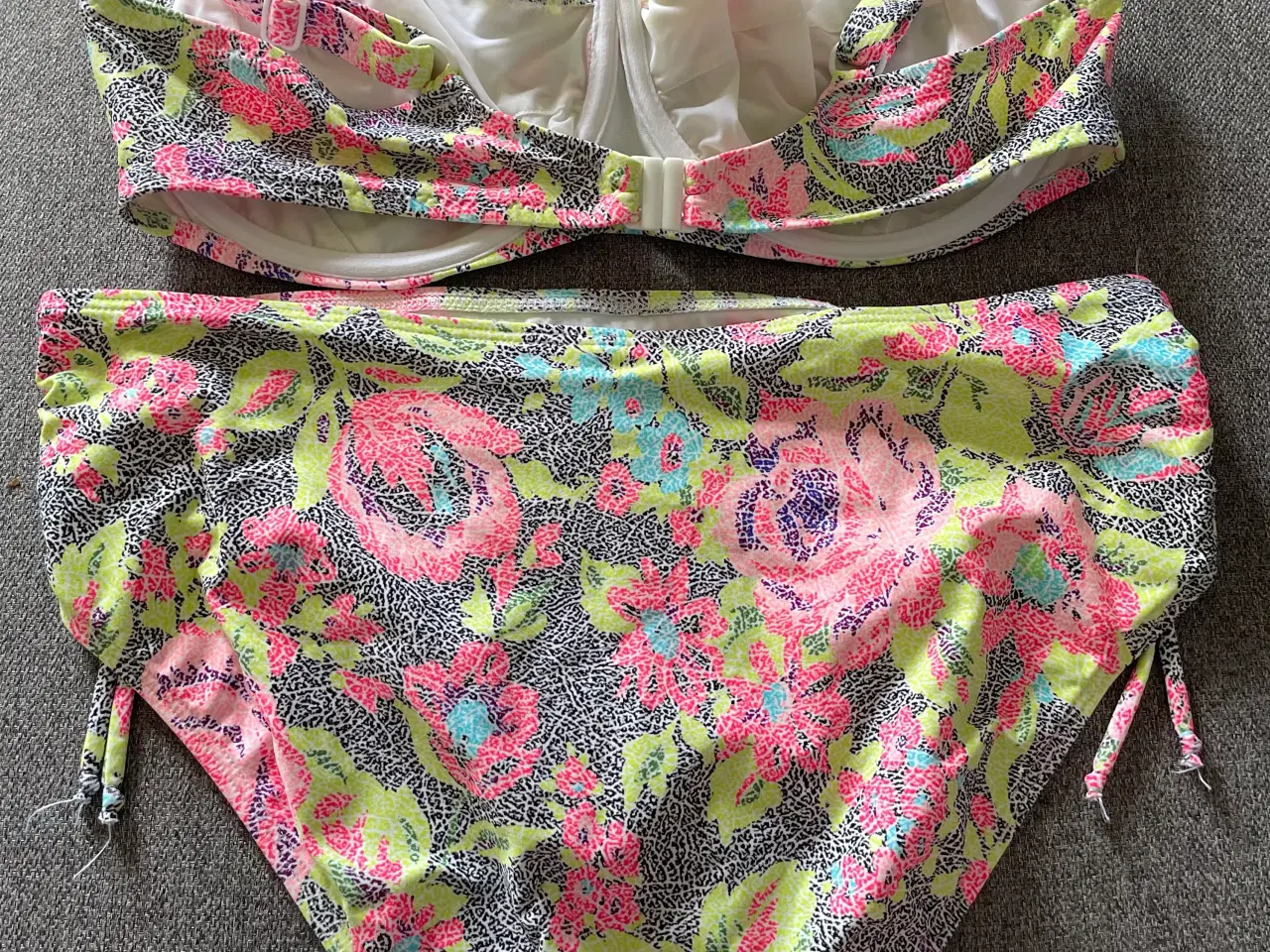 Billede 2 - Flot Saltabad bikini, flerfarvet