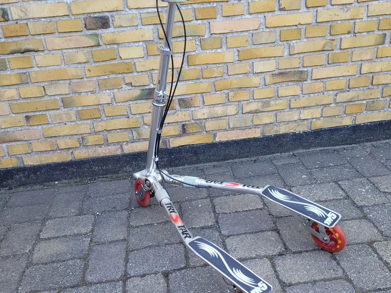 Billede 1 - Trikke TR5 (TriScan) 3 hjulet "Carving" løbehjul.