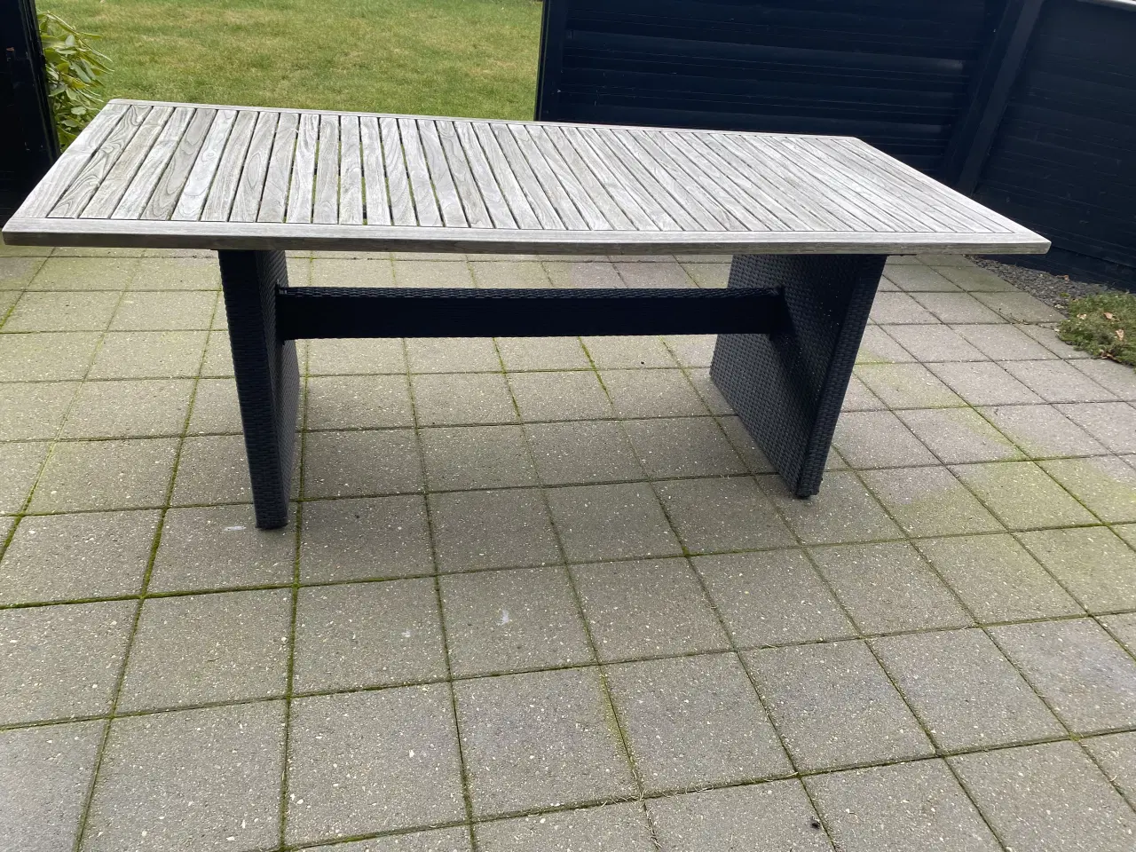 Billede 4 - Stort havebord med træbordplade til 8 personer 