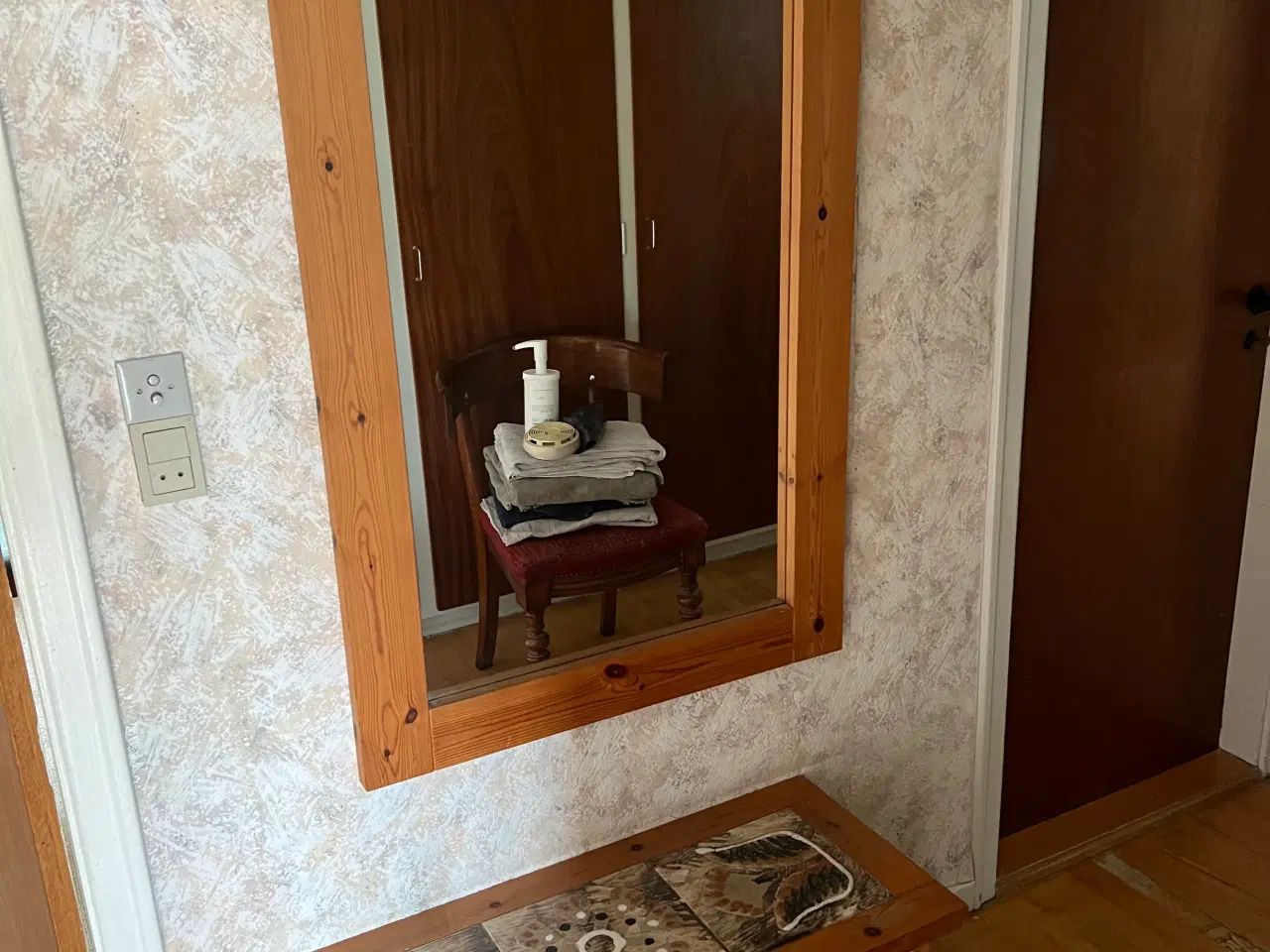 Billede 1 - Entremøbler spejl og kommode 