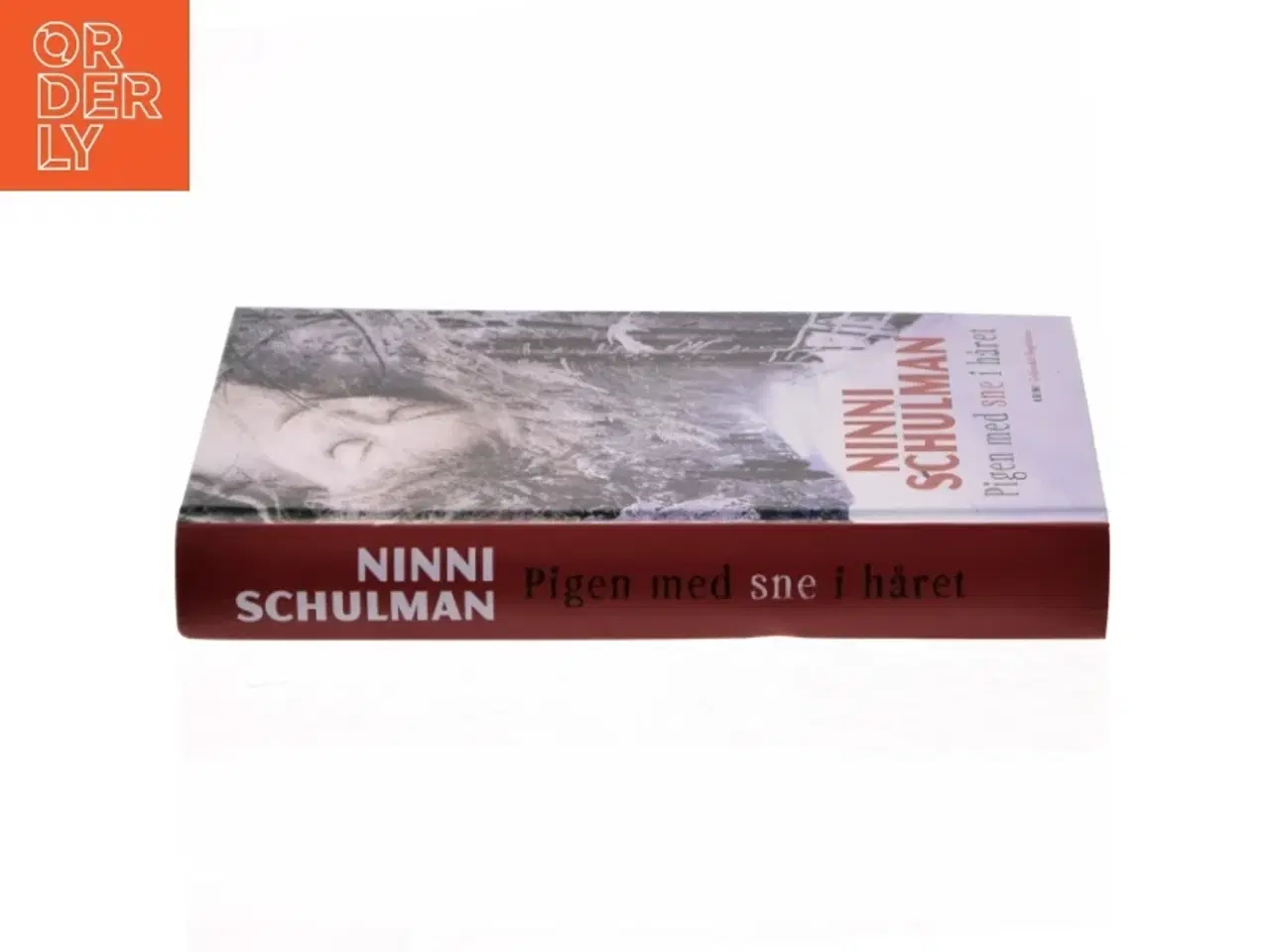 Billede 2 - Pigen med sne i håret : kriminalroman af Ninni Schulman (Bog)