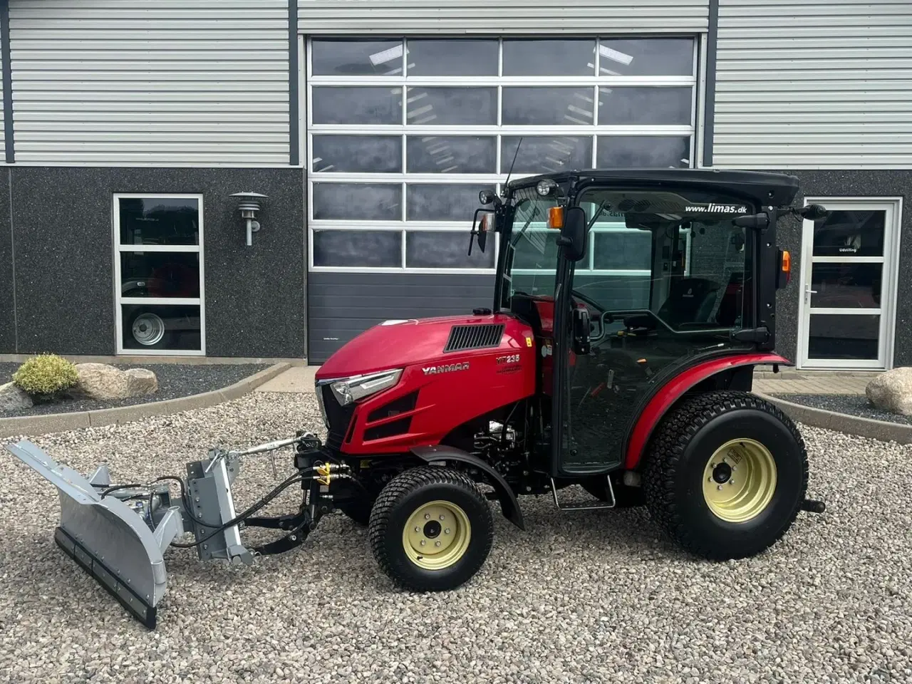 Billede 1 - Yanmar YT 235H 4WD Snow Edition med sneplov og spreder