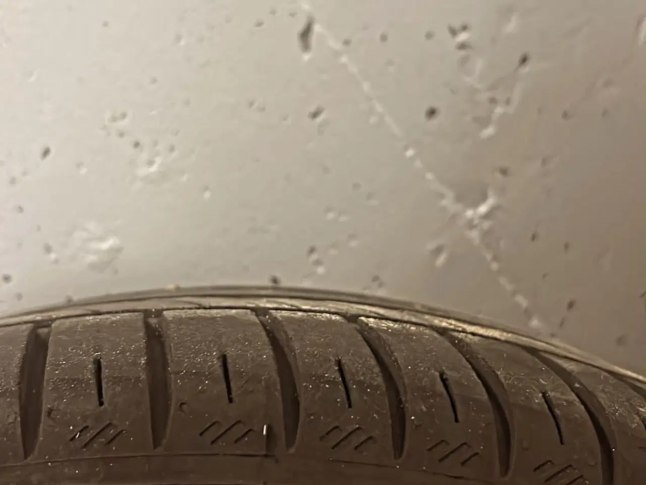 Billede 5 - 18” fælge med sommerdæk – 235/40 R18 – klar til br