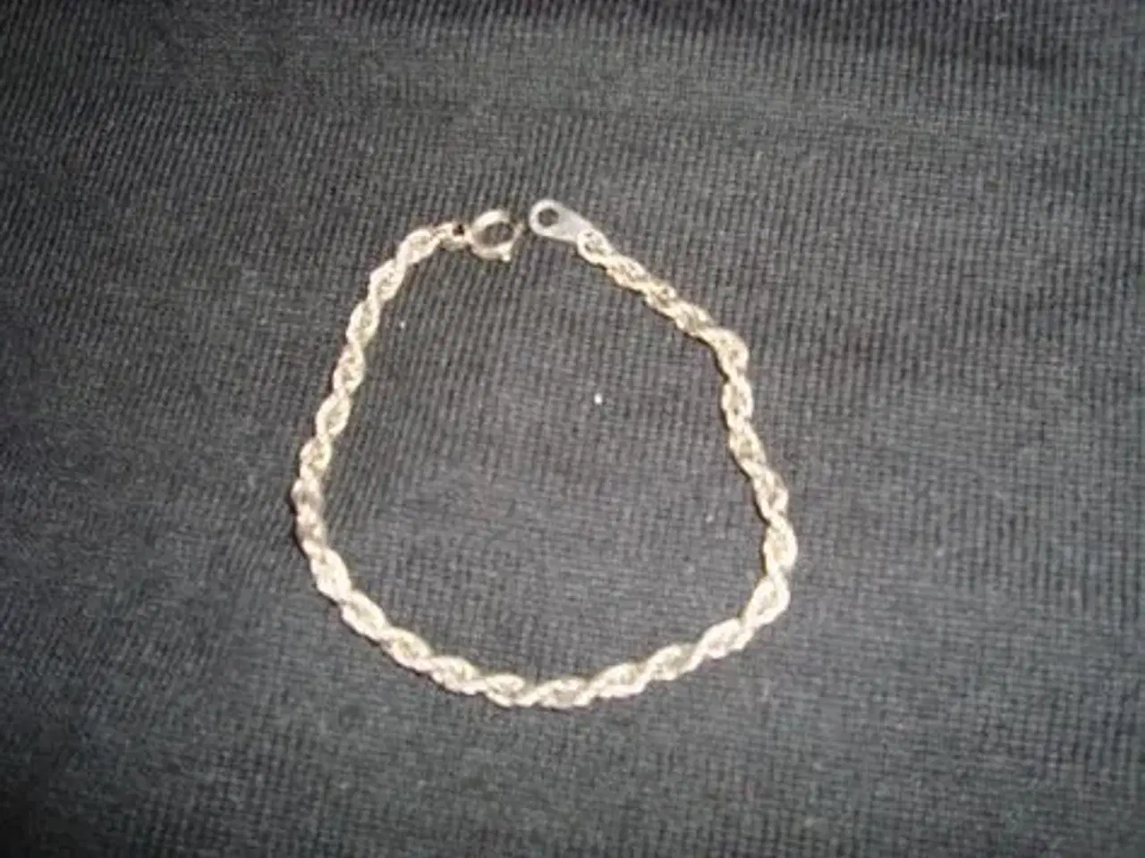 Billede 1 - Snoet sølvarmbånd sælges