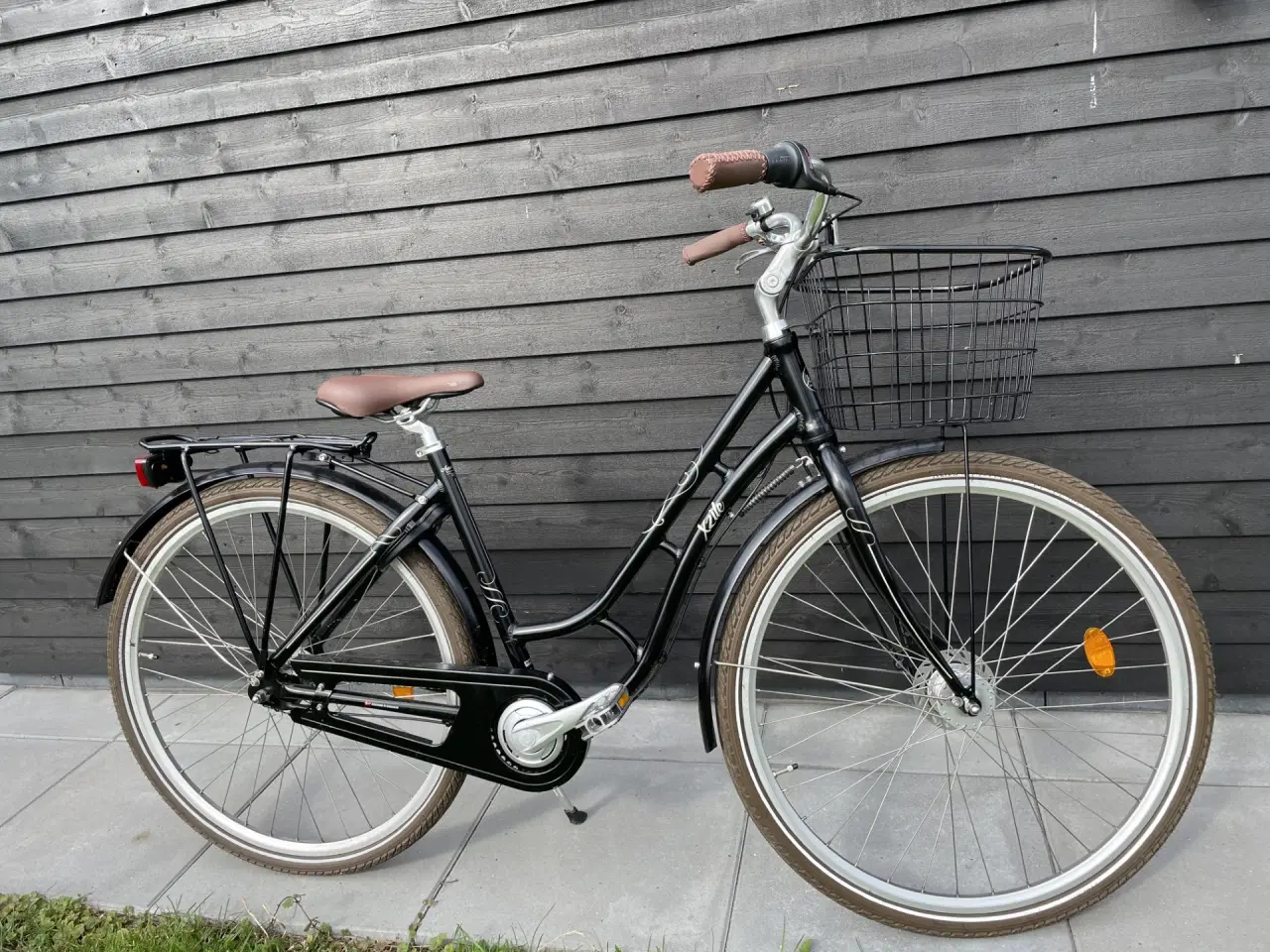 Billede 1 - Elegant sort damecykel – som ny