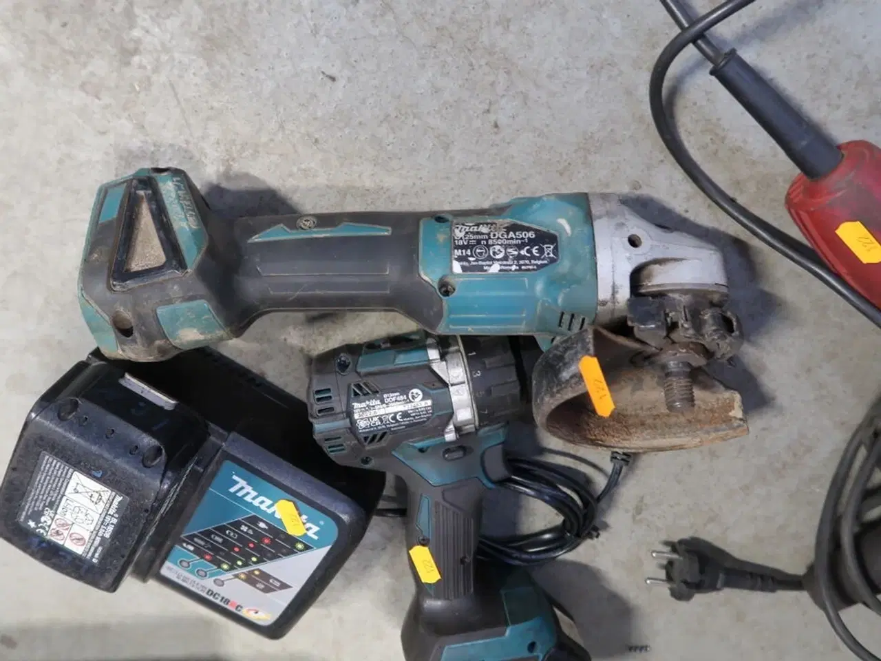 Billede 2 - 2 stk. akku håndværktøj MAKITA med 2 stk. batterier og lader samt vinkelsliber