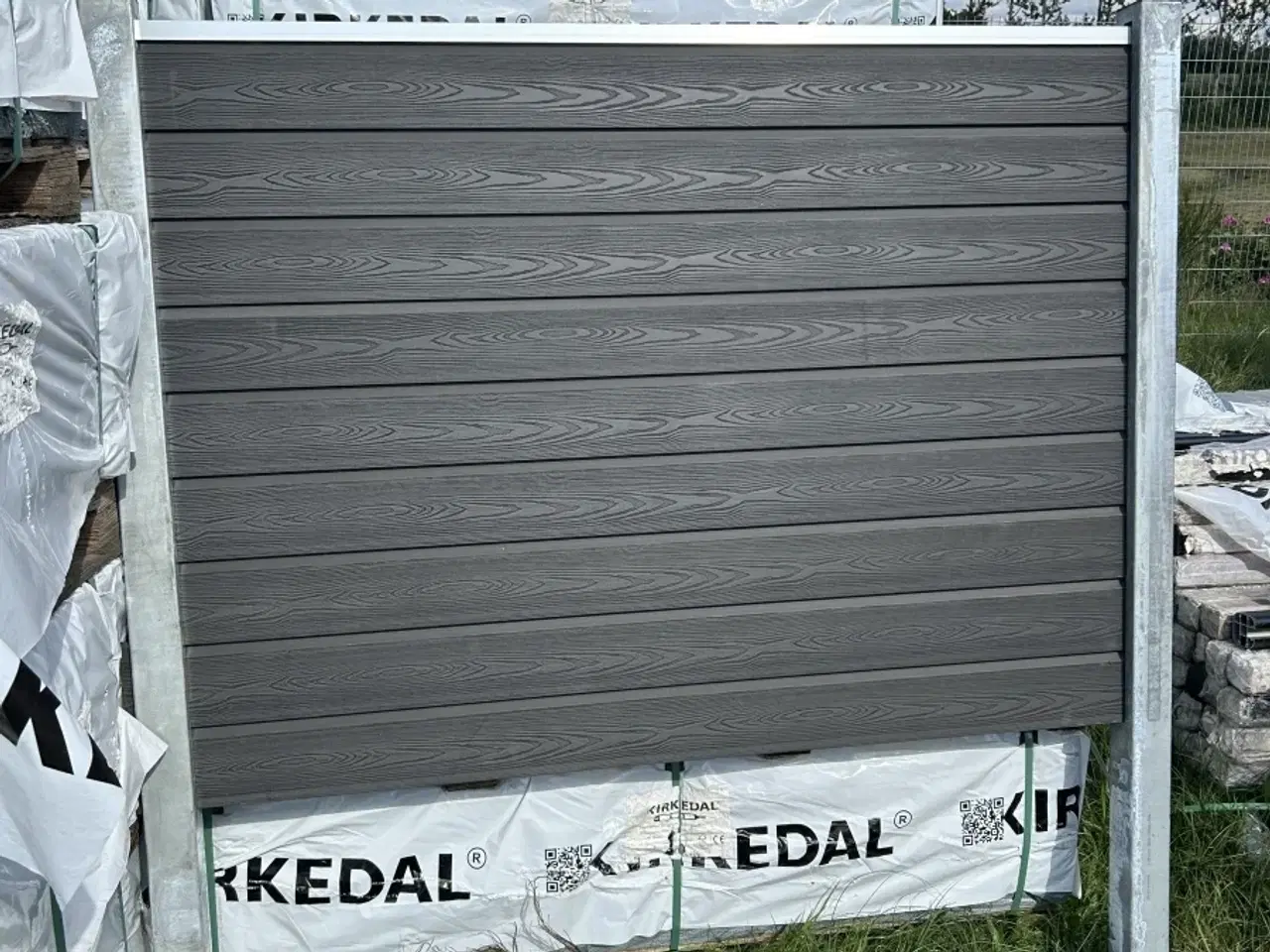 Billede 2 - Komposithegn sort med alu stolper, 10 fag