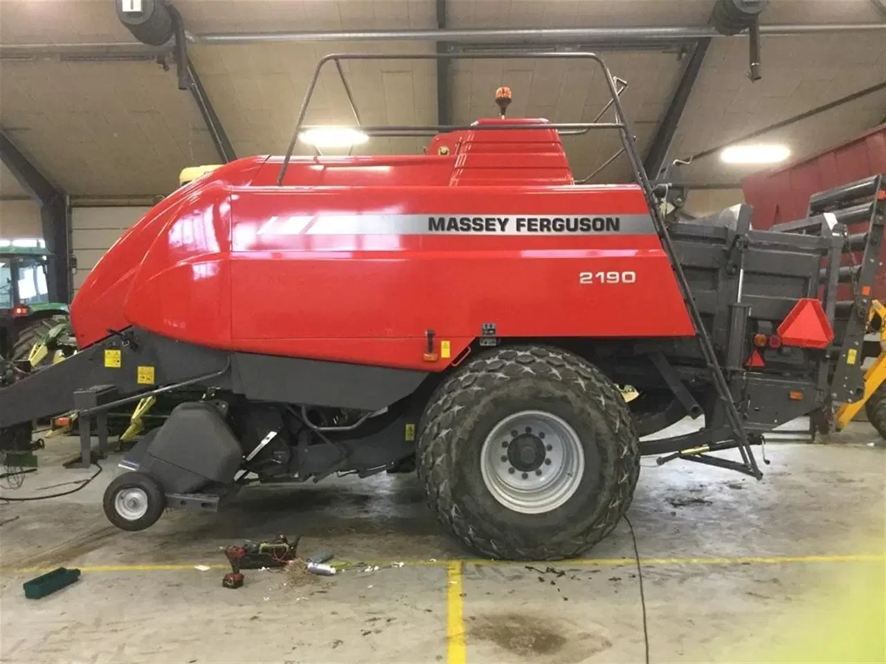 Billede 2 - Massey Ferguson 2190 kan evt leveres med spragelsevogn