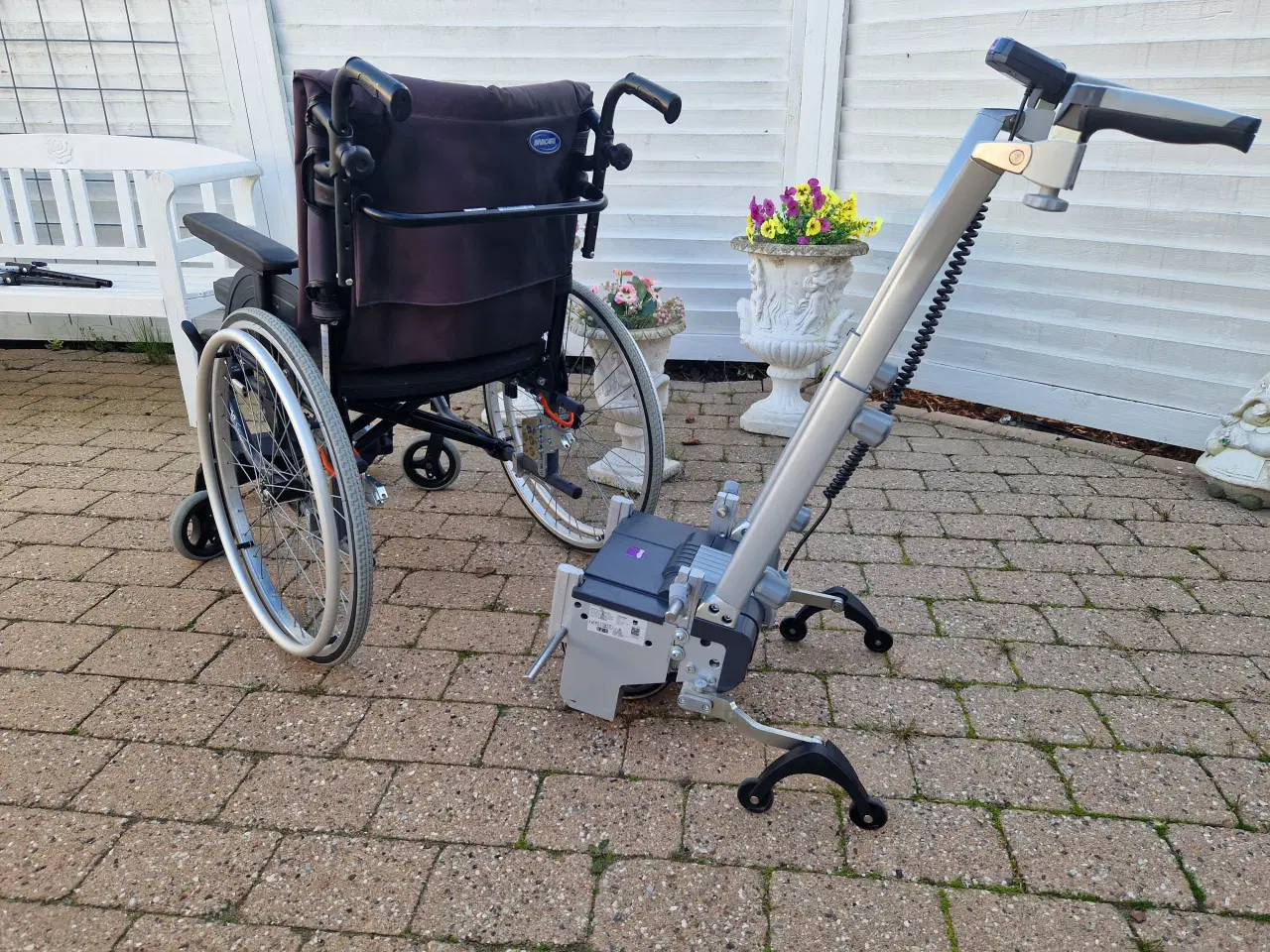Billede 6 - Invacare kørestol let brugt.