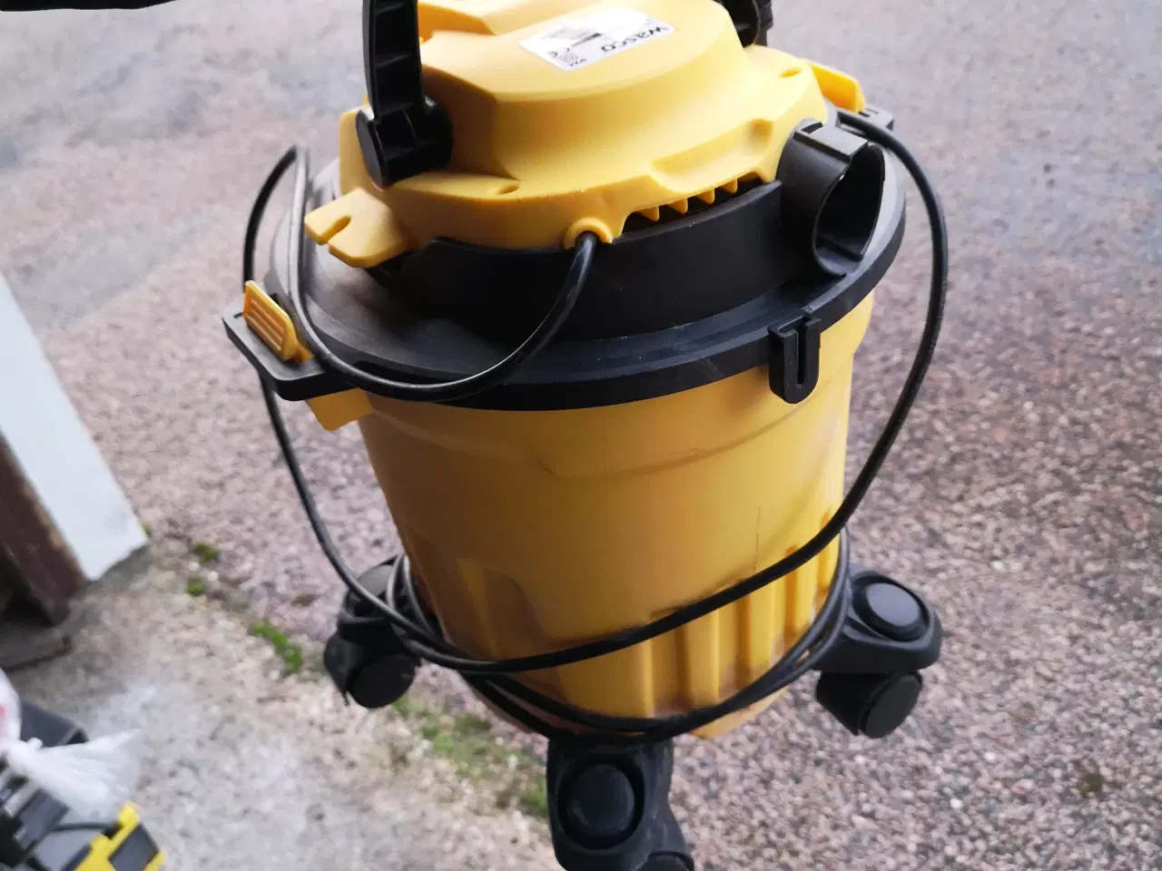 Billede 4 - Εn meget gammel 12-liters støvsuger suger og blæse