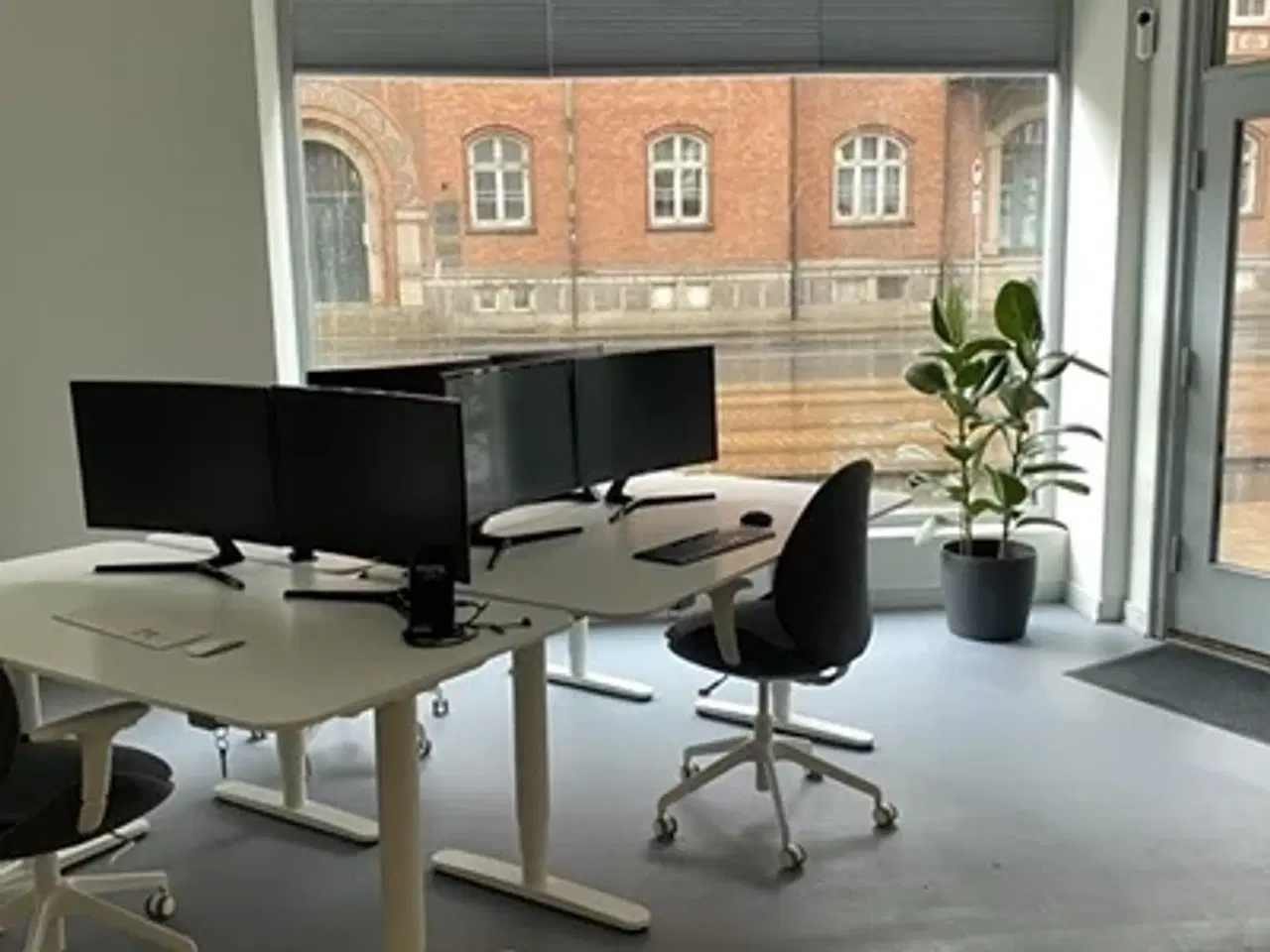 Billede 1 - Fleksibel og komplet kontorplads