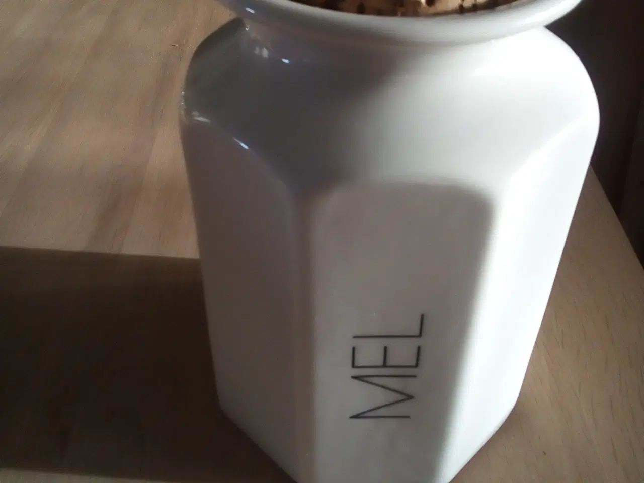 Billede 1 - Hvid melkrukke med korklåg