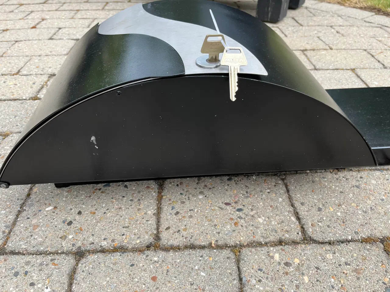 Billede 3 - postkasse med stander