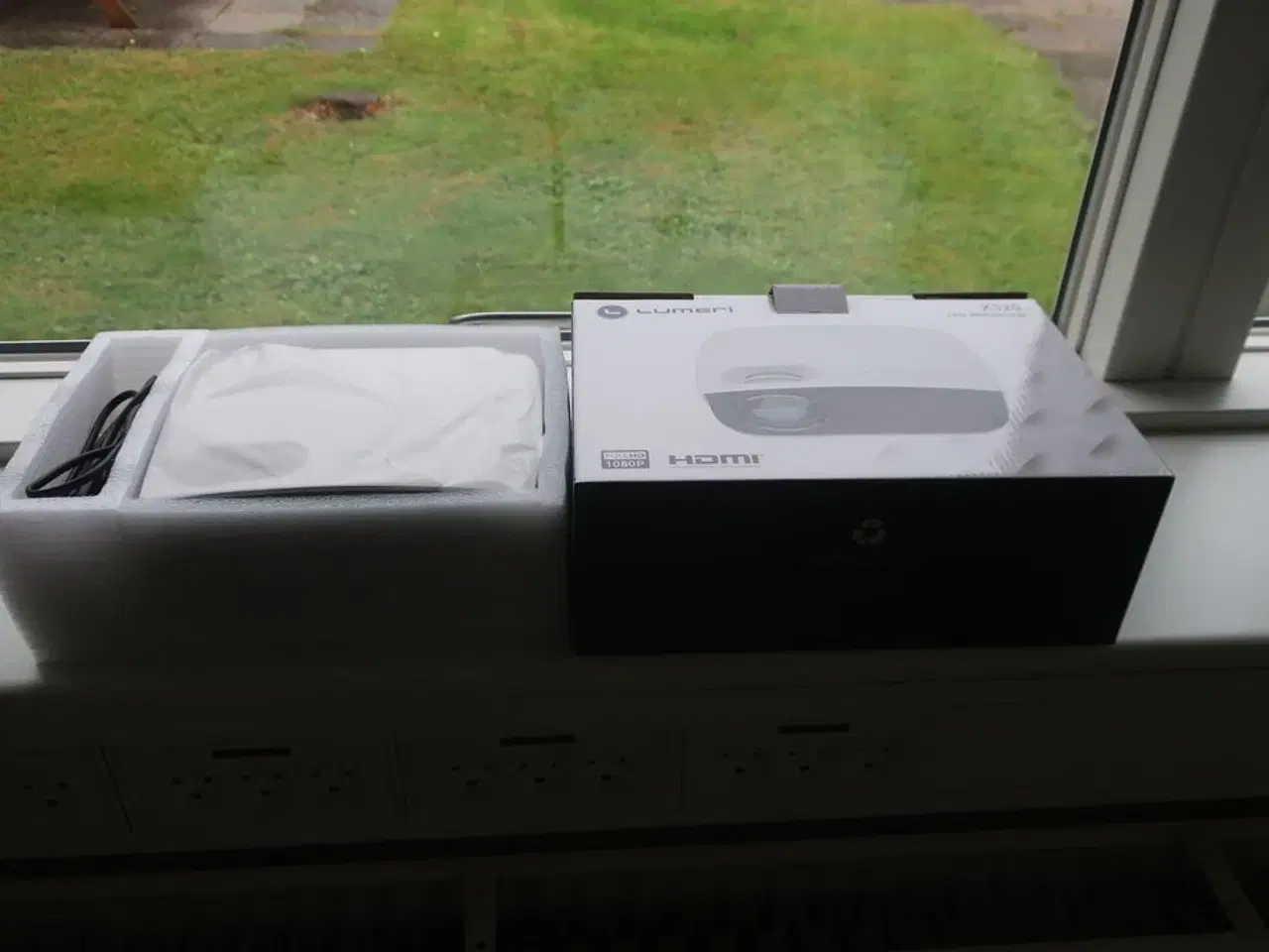 Billede 5 - Projektor OPTOMA samt projektor LUMERI