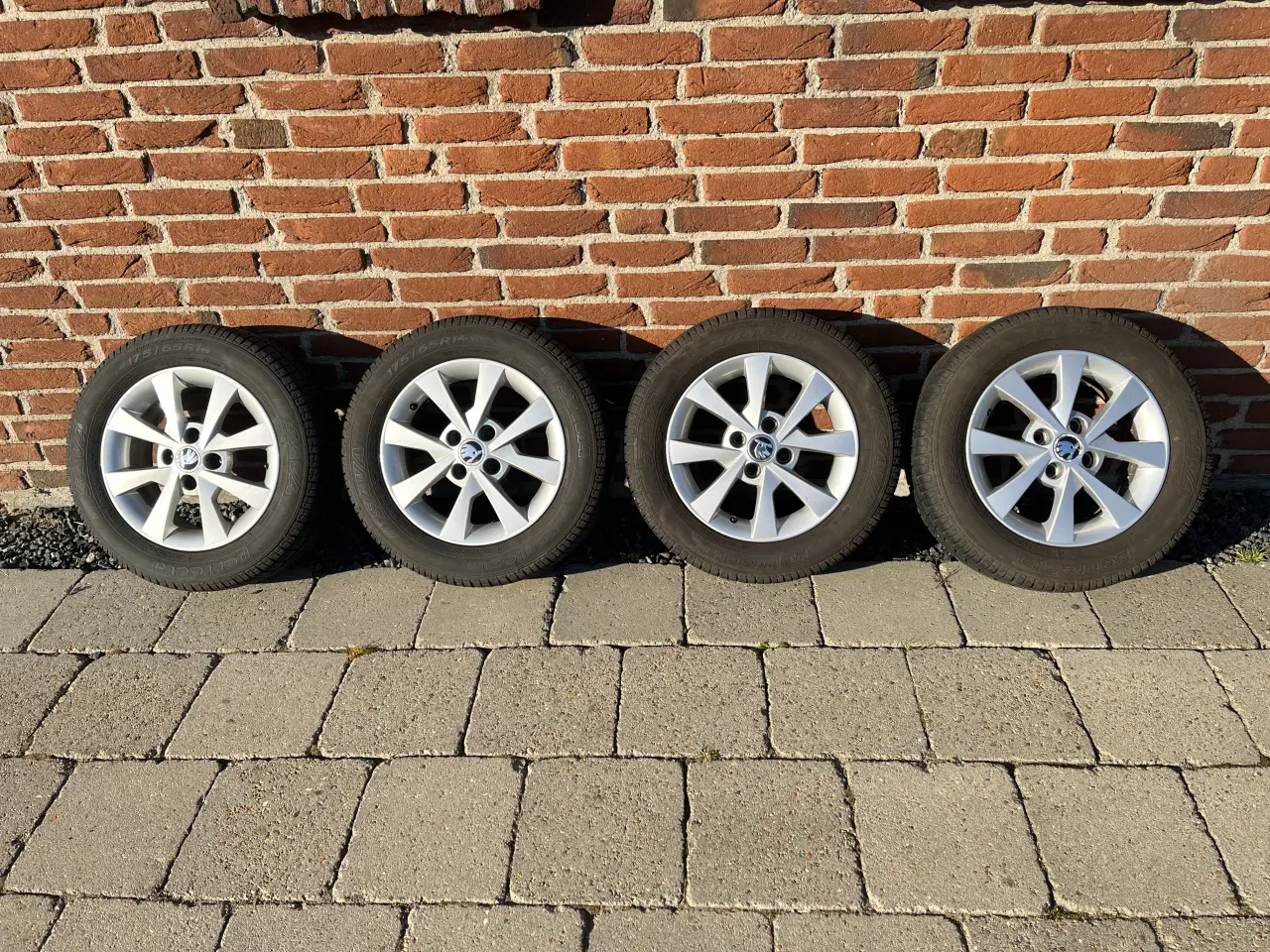 Billede 1 - 4x100 14” fælge med sommerdæk