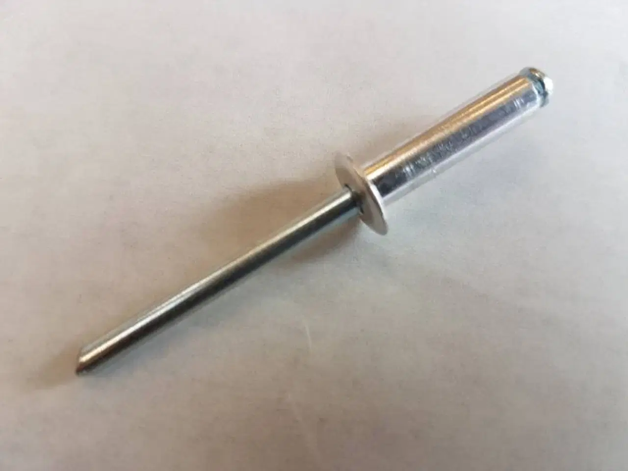 Billede 2 - Alu nitter til fjongknap