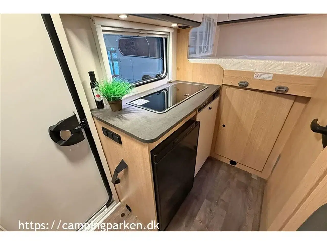 Billede 6 - 2026 - SunLight   Kompakt van under 6 meter, perfekt til 2 personer. Veludstyret m. adaptiv fartpilot og automatgear