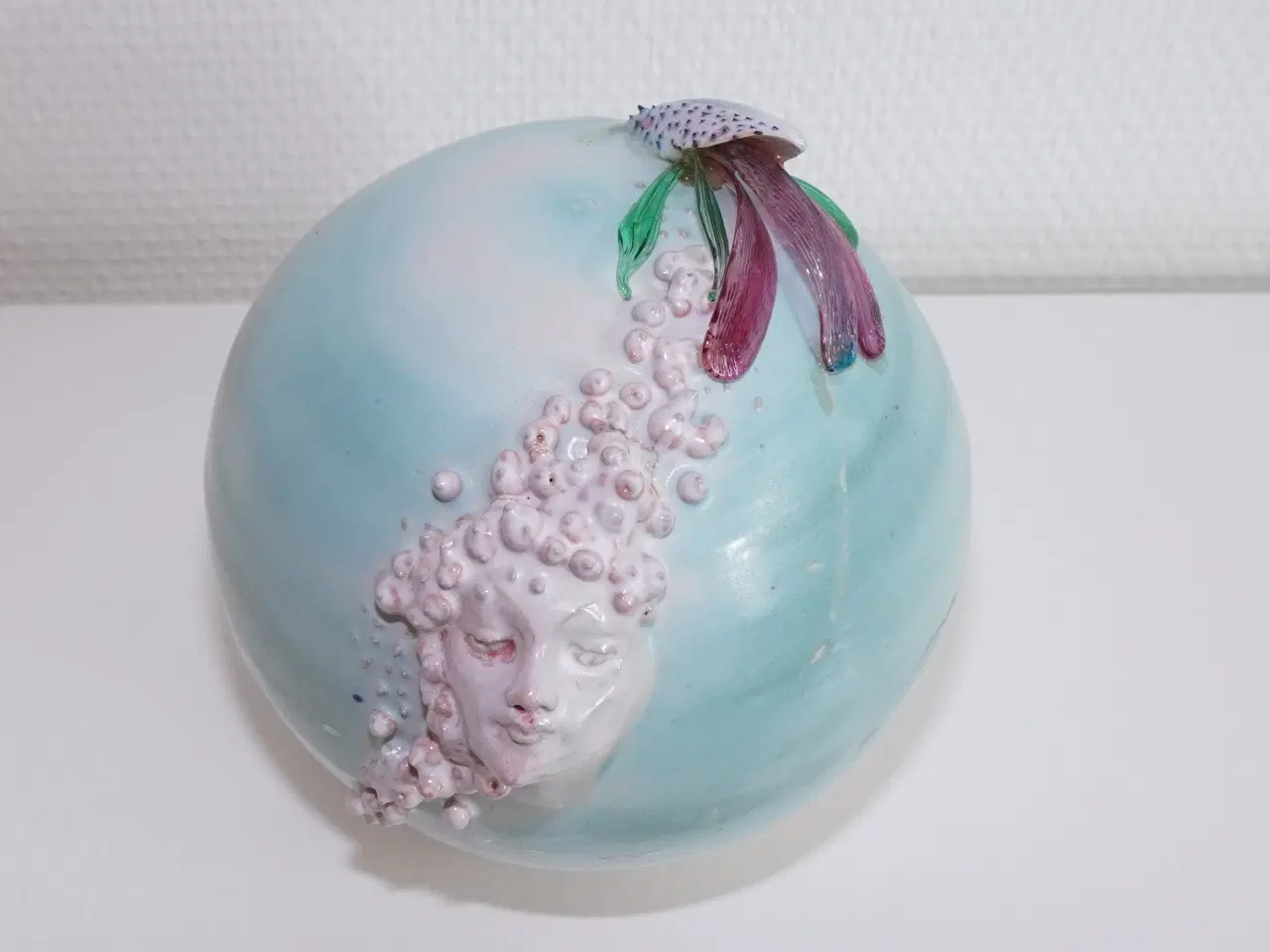 Billede 1 - Skulptur i keramik og glas af kunstner Lasse Frisk
