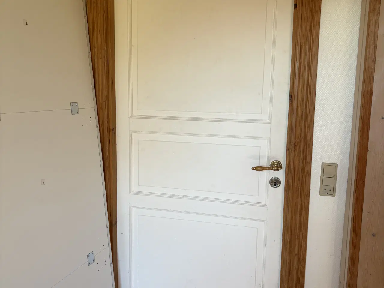 Billede 5 - Fyldningsdøre i fyrretræ, hvide og ubehandlede