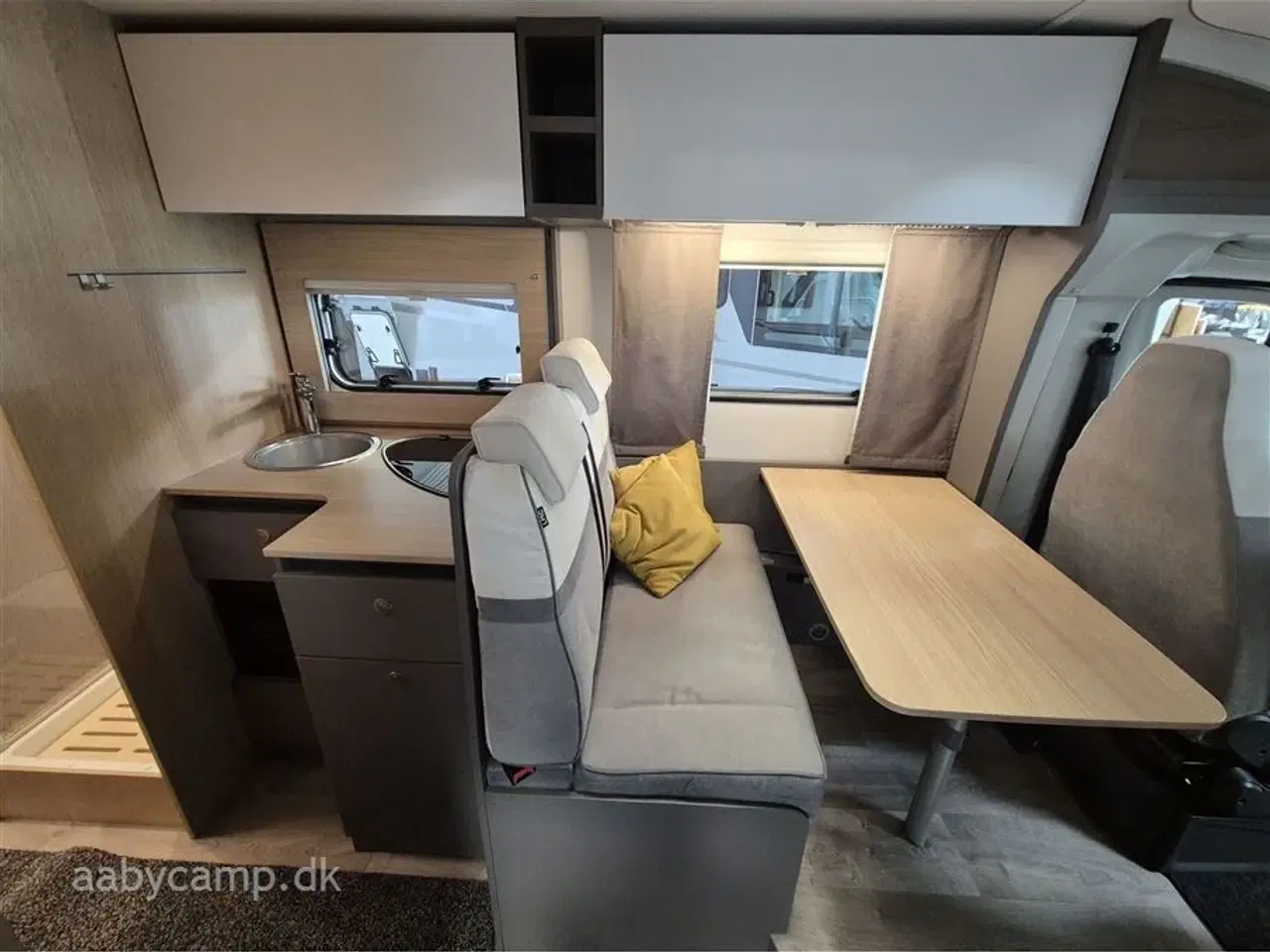 Billede 12 - 2023 - LMC Tourer H730 G Lift   Markise. solcelle. 200Ah lithium. 2000w inverter. 2x tv. Avara alarm. gulvtæppe. kompressor køleskab. Thetford ovn. gulvarme. undervognsbehandlet og lakforseglet.