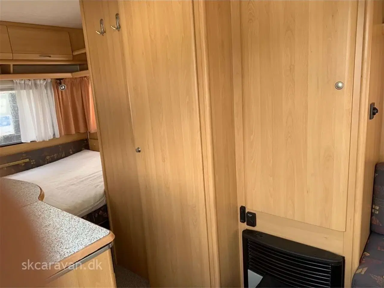 Billede 3 - 1999 - Dethleffs Camper 430 T   God begynder vogn med dobl seng og luftfortelt
