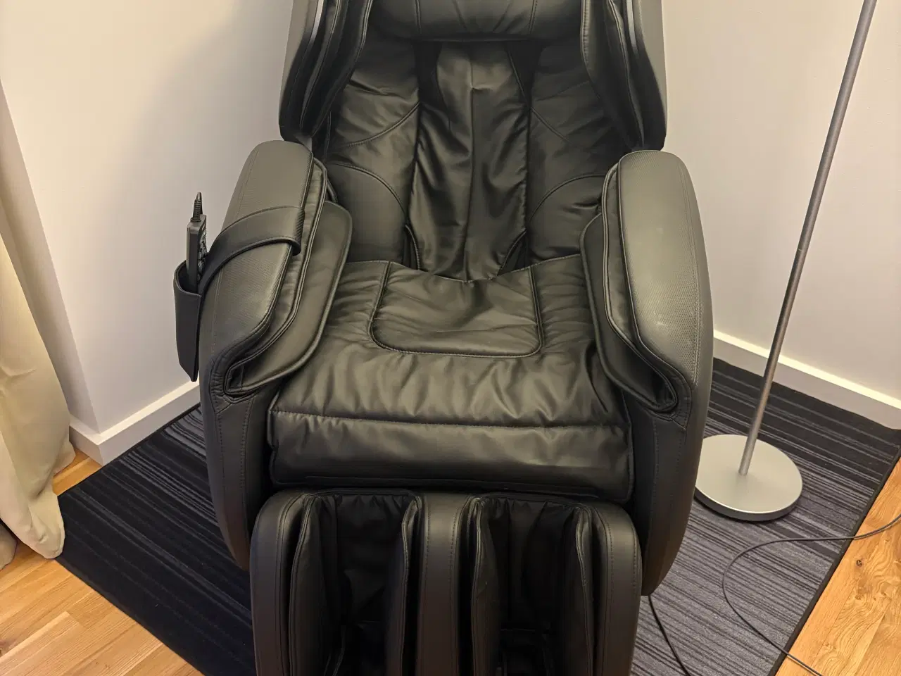 Billede 1 - Carelax Everest Massage chair 2 year warranty left