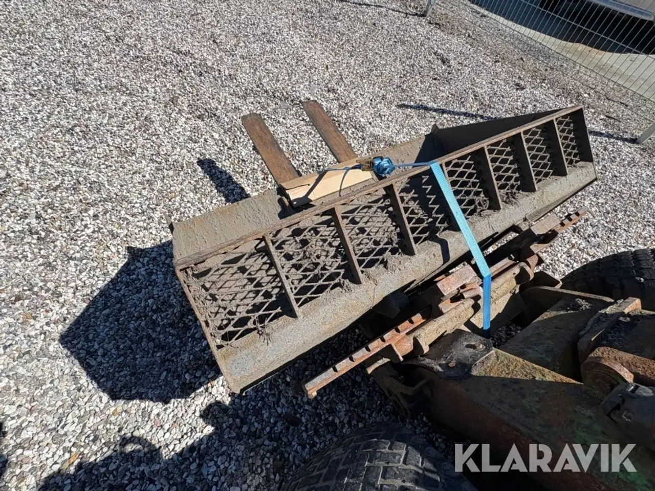 Billede 11 - Minilæsser Avant 365 staldkat med skovl og gafler