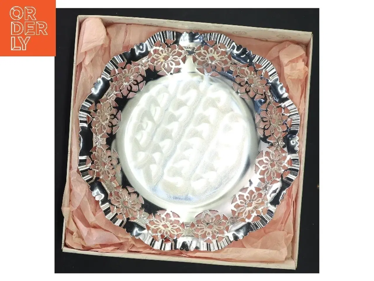 Billede 4 - Nyt Sølvfad med blomsterdesign fra Dahl Guldsmed og Solvsmed (str. Ø 20x2 cm)