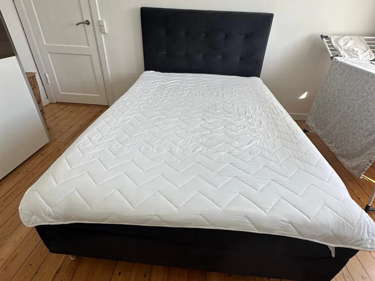 Billede 6 - Bed with headboard 