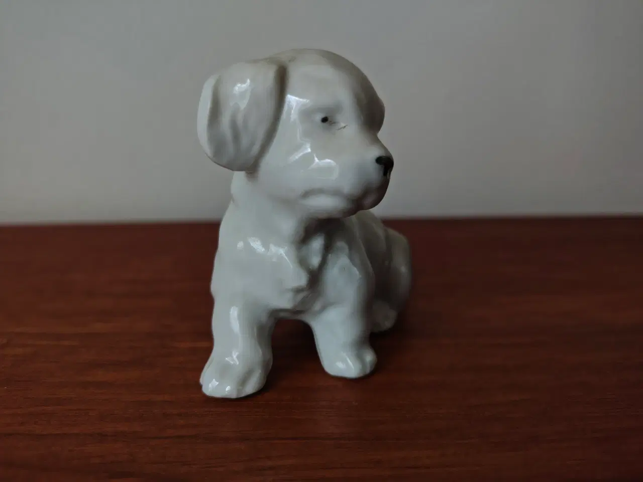 Billede 3 - Fin lille porcelænshund