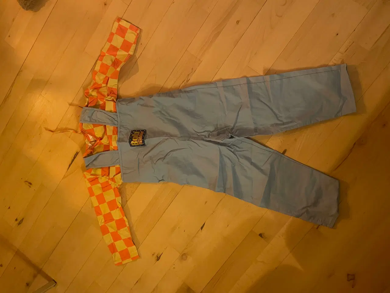 Billede 1 - Fastelavns tøj/ udklædning 