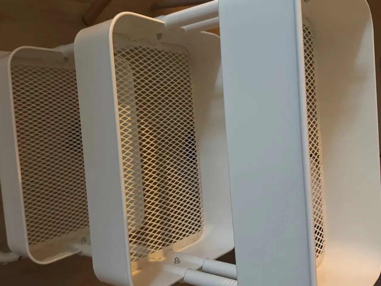 Billede 1 - Rullebord i hvid 