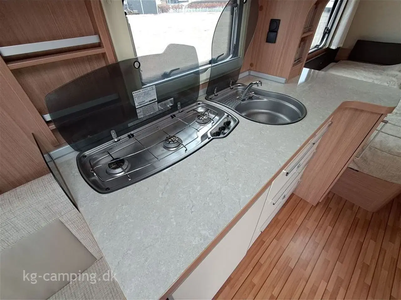 Billede 8 - 2012 - Knaus Südwind 500 FU Celebration   Velholdt 50 års Jubilæumsmodel inkl. Solcelle pakke og Isabella Commodore fortelt.