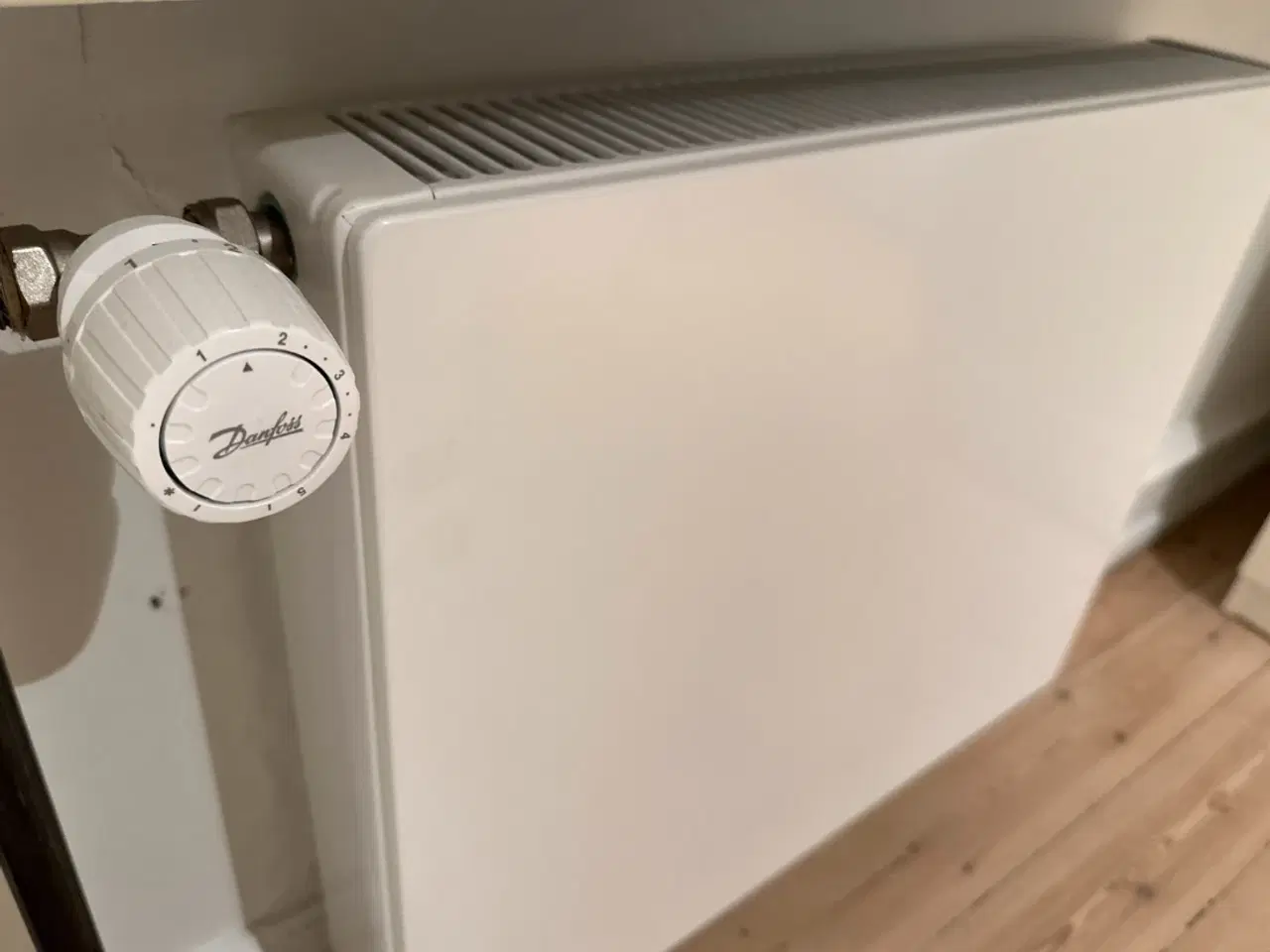 Billede 2 - Pæne hvide næsten nye radiatorer