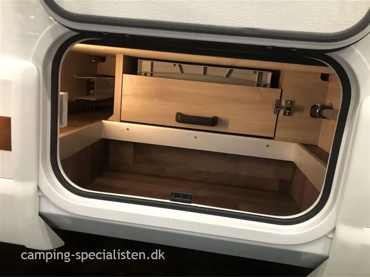 Billede 21 - 2025 - Kabe Imperial I 910 T   Kabe Imperial 910 T med ende badeværelse  model 2025 kan nu ses  hos Camping- Specialisten.dk