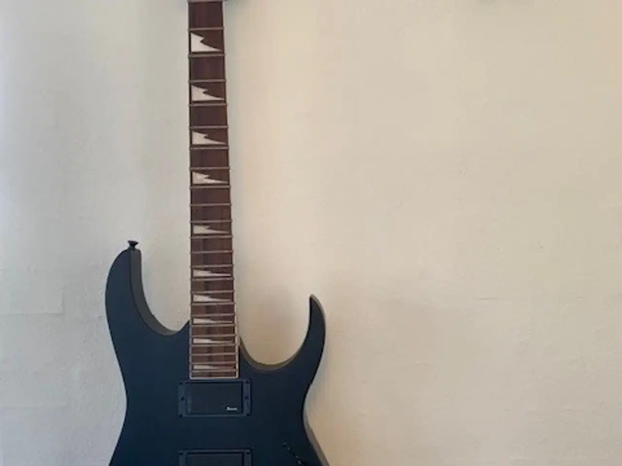 Billede 1 - Ibanez El guitar GRG112DX-BKF (begynder guitar)