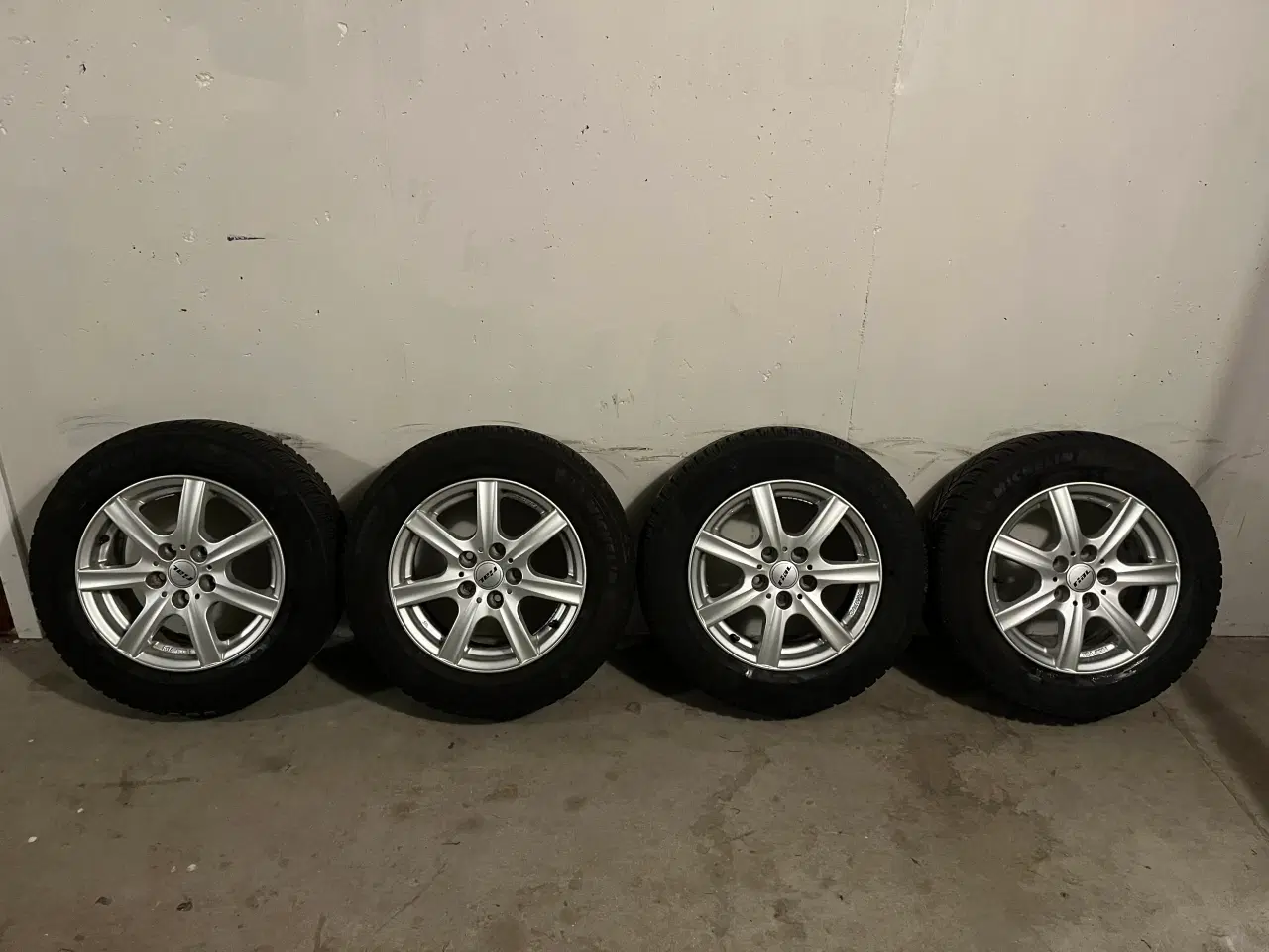 Billede 1 - 4xFlotte 15” alufælge med Michelin vinterdæk på