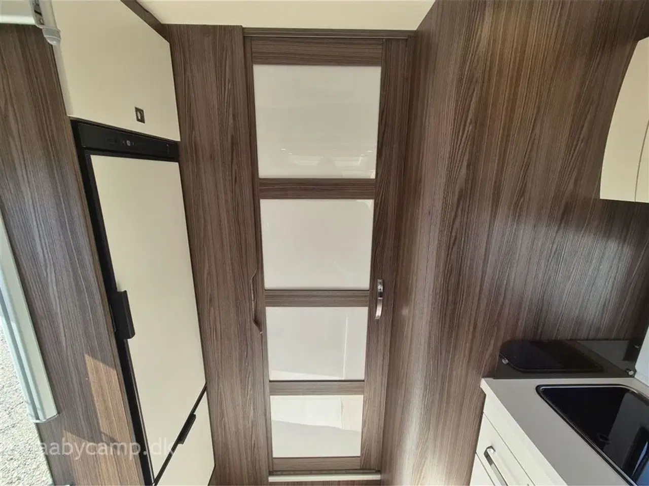 Billede 15 - 2019 - Benimar Tessoro 463   Markise. batteri. solcelle. lædersæder. undervognsbehandlet. Ekstra låse op Bil og Bo-del. fuld service frem til 98,000 km.