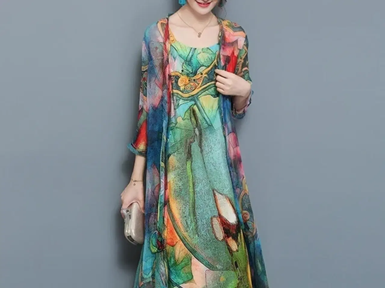 Billede 2 - Maxi-florlet kjole, med kimeno jakke i samme stof